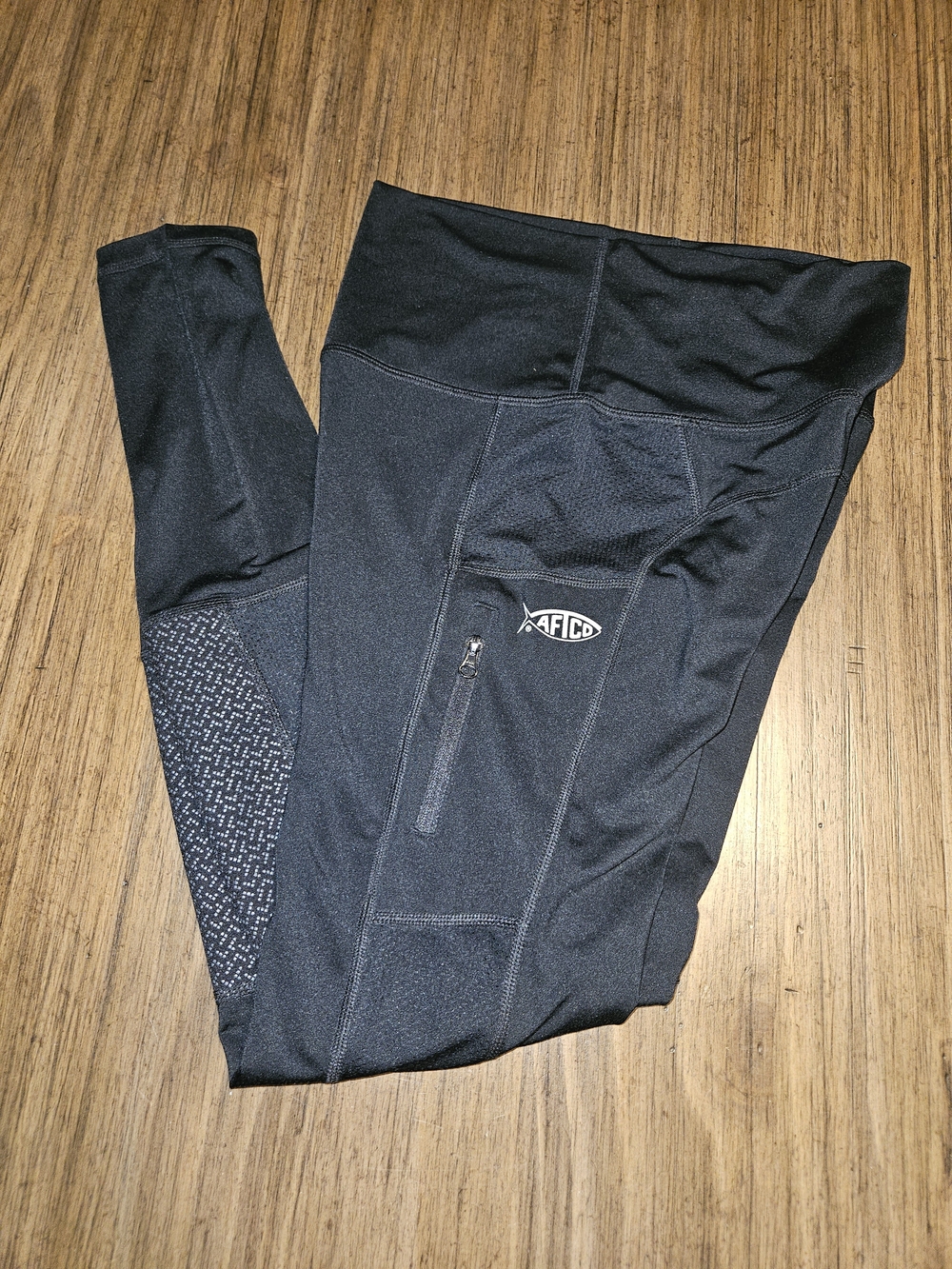 AFTCO Black Women's Performance Leggings with Side Zip Pocket